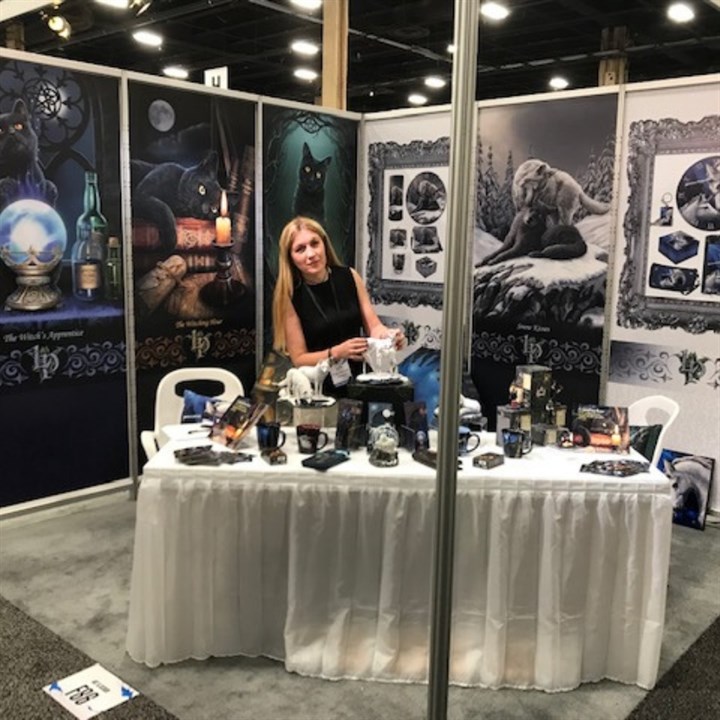 Artist Lisa Parker.jpg